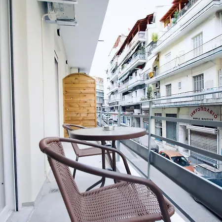 Antigonidon Square Apartment *